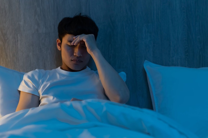 Nam giới mất ngủ vì yếu sinh lý